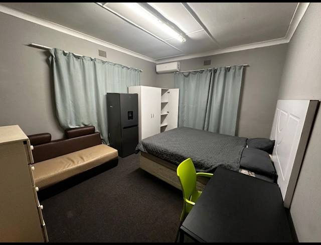 21 BEDROOM GUEST HOUSE FOR SALE IN THREE RIVERS